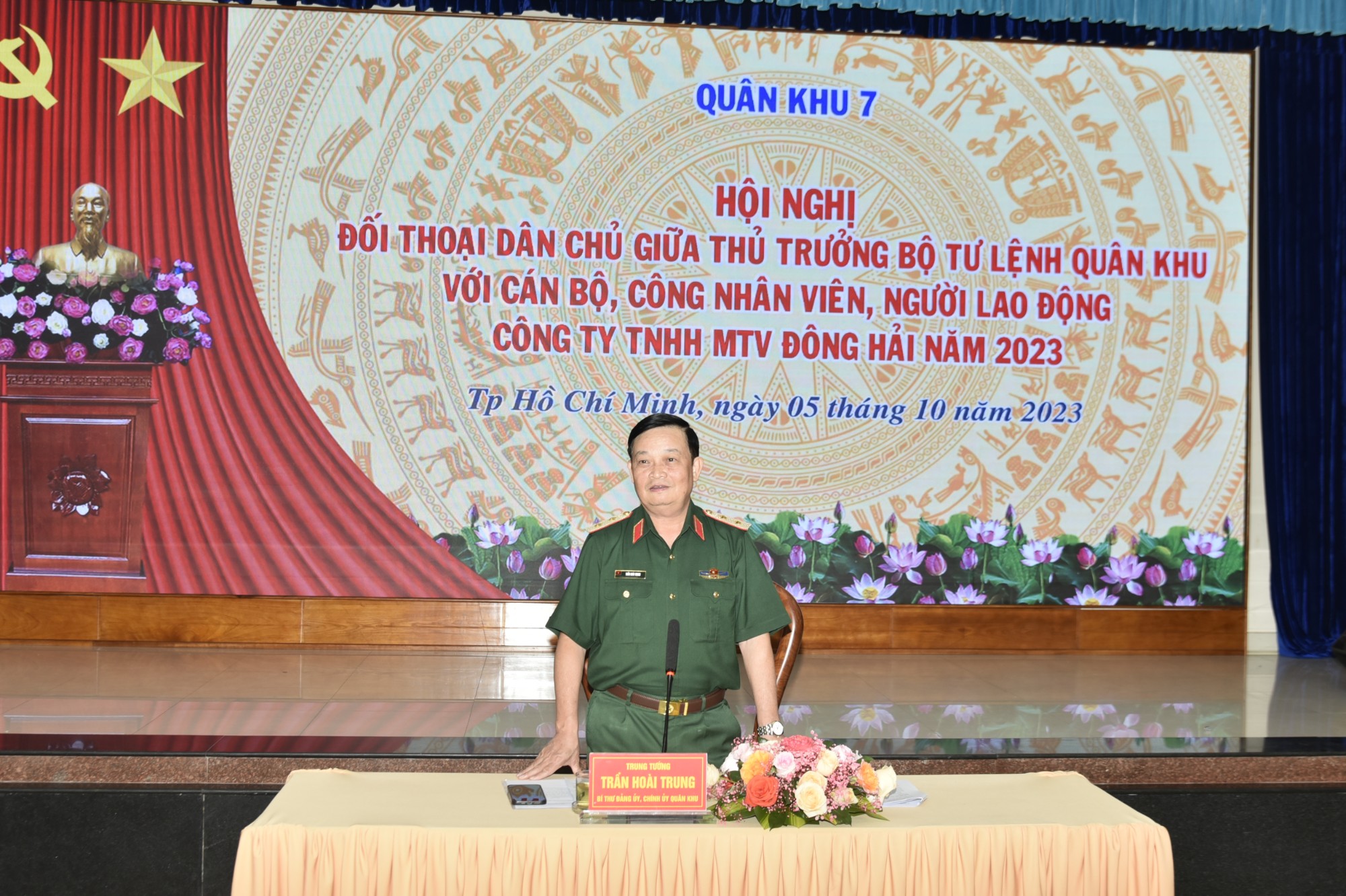 Hội nghị Đội thoại dân chủ giữa Thủ trưởng Trung tướng Trần Hoài Trung với CB, CNV, NLĐ Công ty Đông Hải được tổ chức tại Công ty Dệt May 7