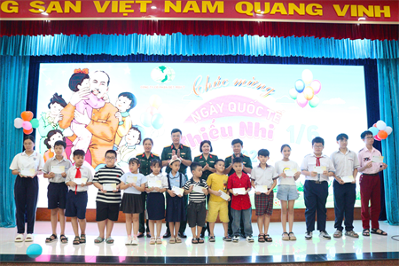 Công ty Cổ phần Dệt May 7 tổ chức gặp mặt, tặng quà các cháu thiếu nhi nhân ngày 1/6
