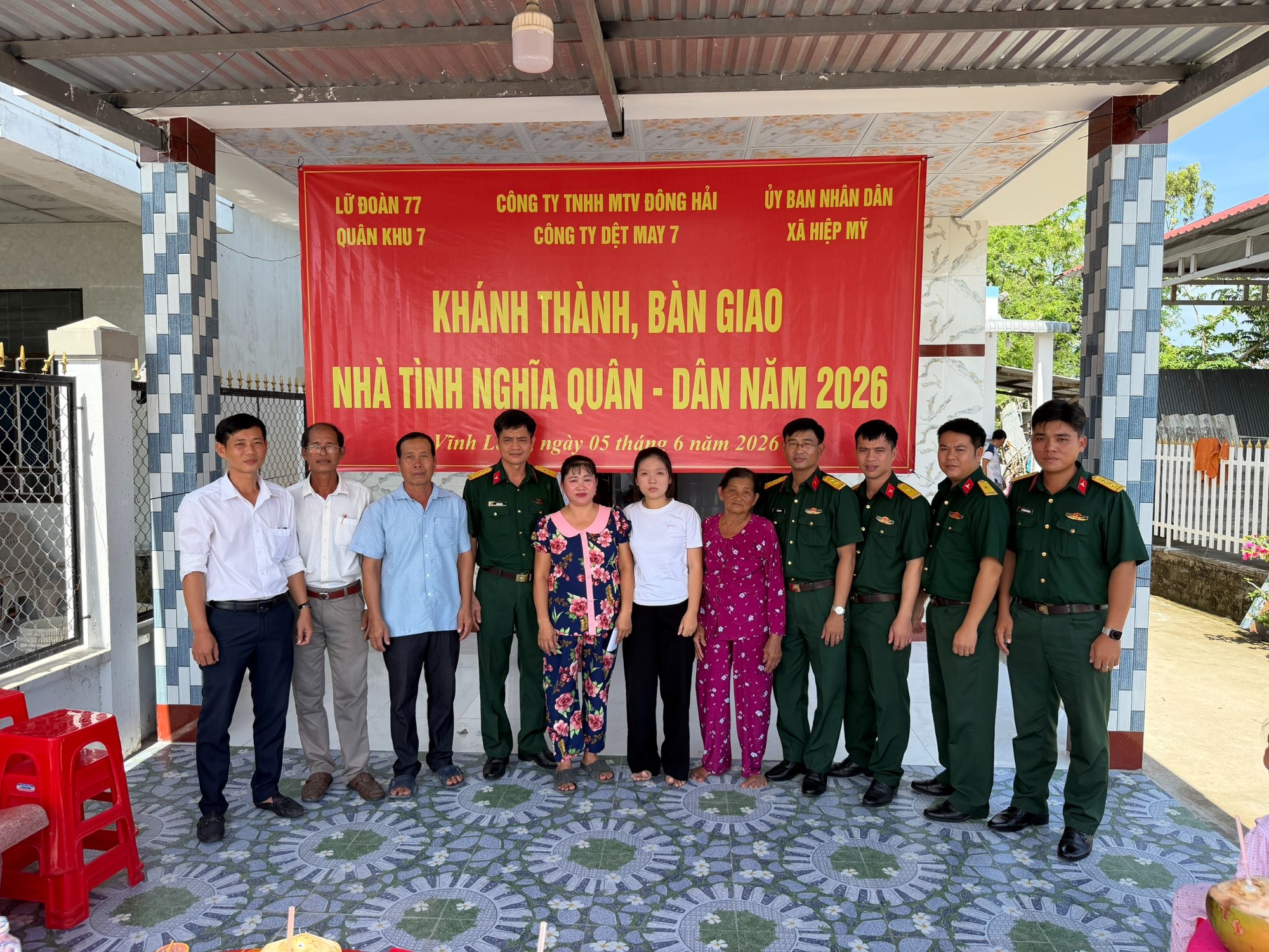 Công ty Cổ phần Dệt May 7 tặng nhà tình nghĩa quân dân cho Lữ đoàn phòng không 77