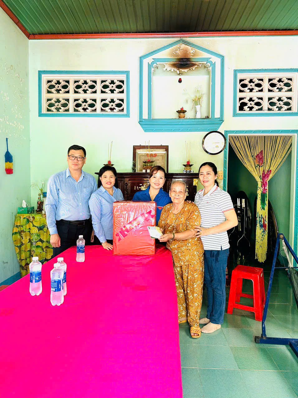 Công ty tổ chức đi thăm Mẹ Việt Nam Anh Hùng nhân dịp kỷ niệm 76 năm ngày Thương binh liệt sỹ